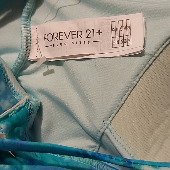 ⭐HOST PICK⭐Plus size Bikini Top & matching bottom - Picture 4 of 8